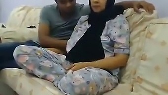 A Hot Threesome With Bangladeshi Randis In 6 Clips